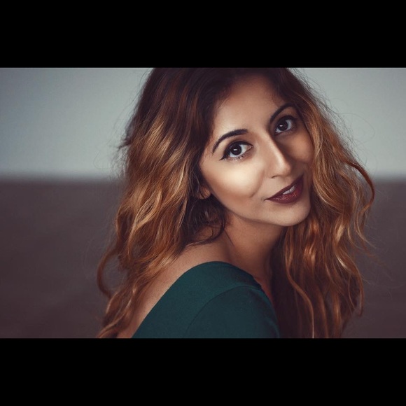 Meet Your Posher, Elise - Picture 6 of 8